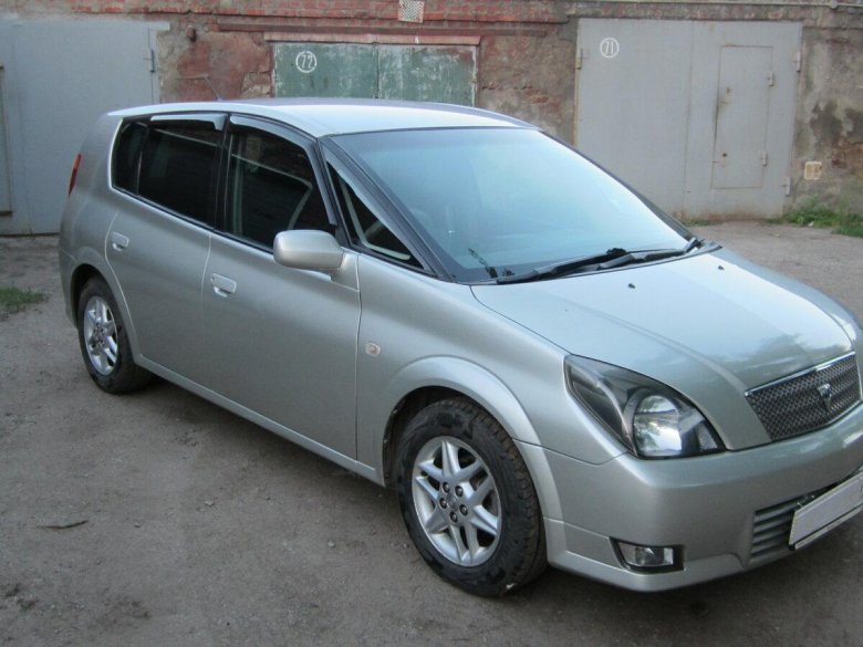 Toyota Opa 2000