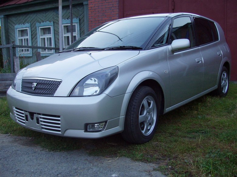 Toyota Opa 2000