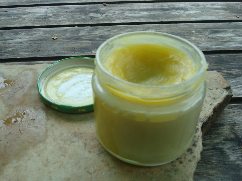 Мазь в баночке