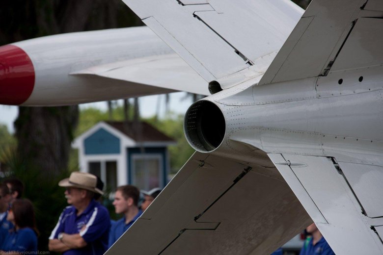 Крестообразное оперение самолета