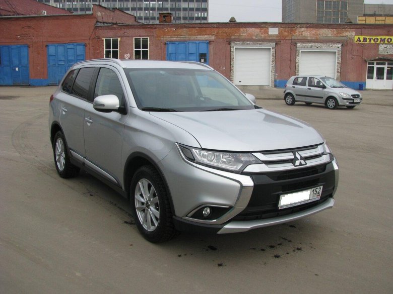 Mitsubishi Outlander 2013 серебристый