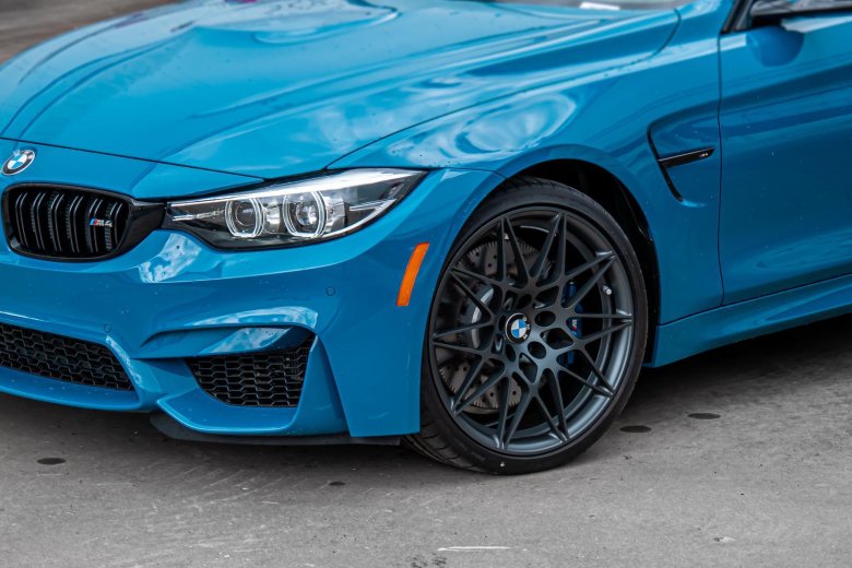 Bmw m 4 blue