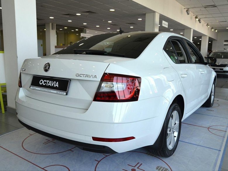 Октавия а7 Рестайлинг белая