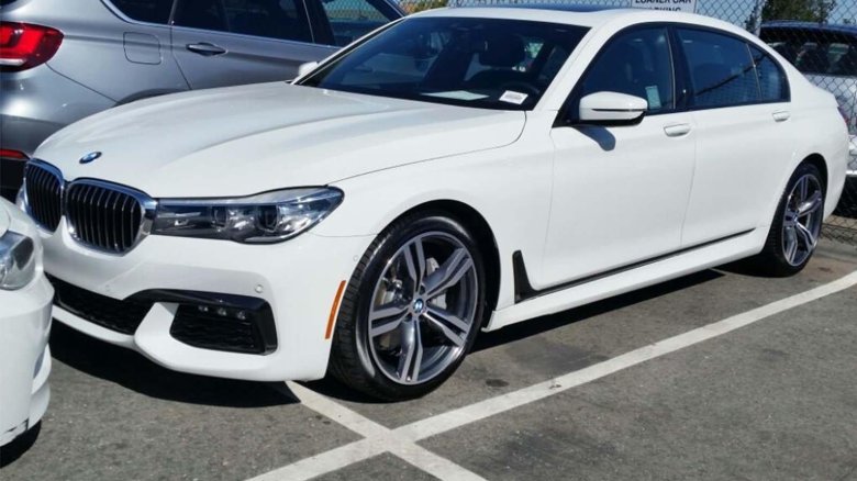 BMW 7 белая