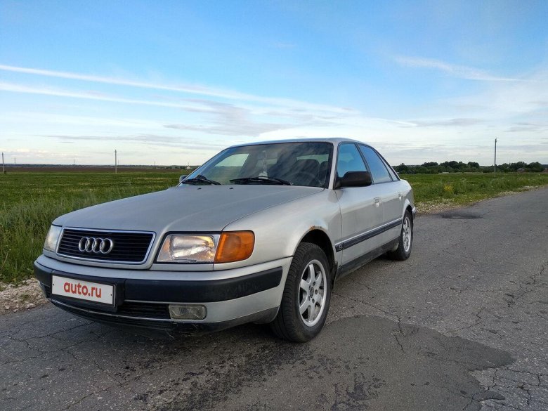 Ауди 100 серебристая
