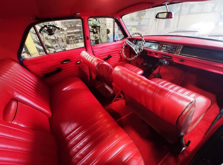 Газ 24 красный салон