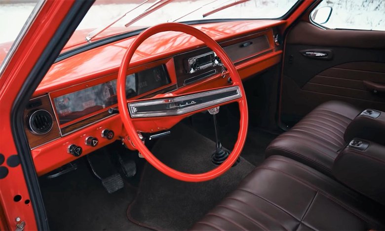 Газ 2410 красный салон