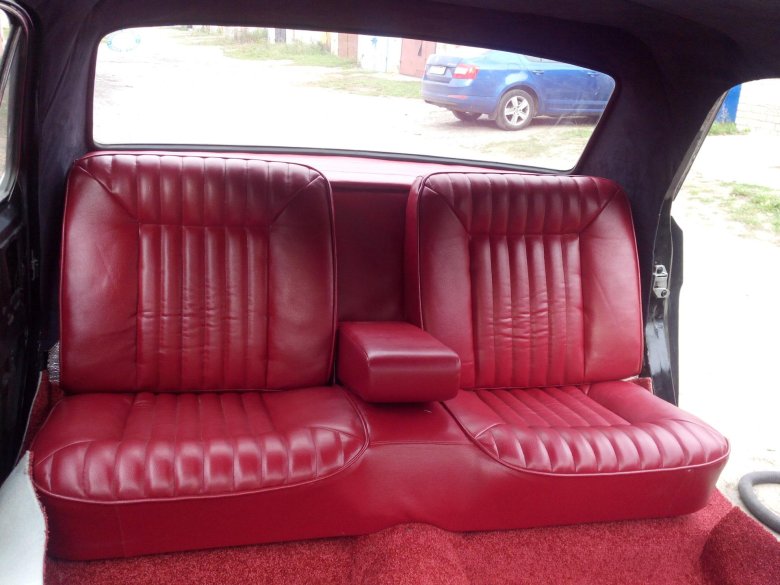 Газ 24 красный салон сзади