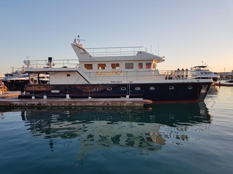 Траулерная яхта эксплорер