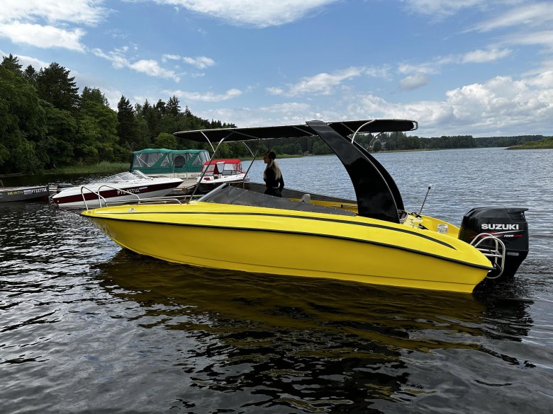Моторная лодка