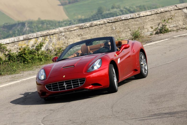 Феррари калифорния 2010