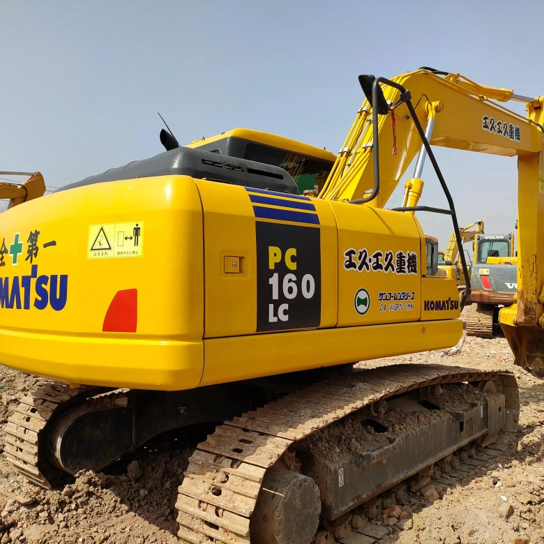 Экскаватор komatsu