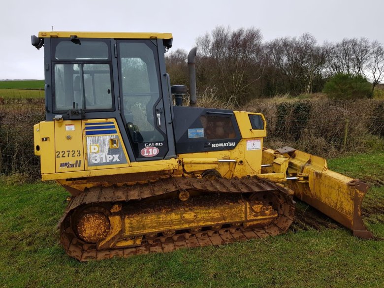 Коматсу бульдозер гусеничный