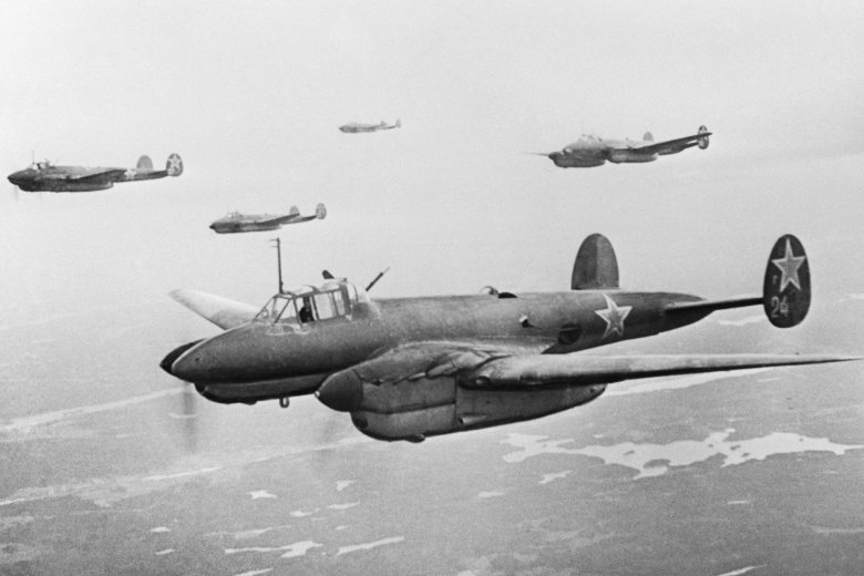 Бомбардировщик пе 2