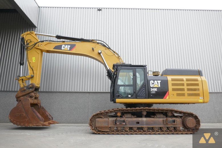 Экскаватор caterpillar