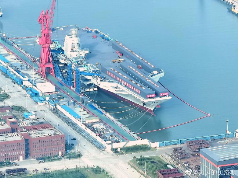 Китайский авианосец фуцзянь