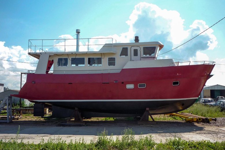 Моторная яхта \ витязь\ траулерного\ типа