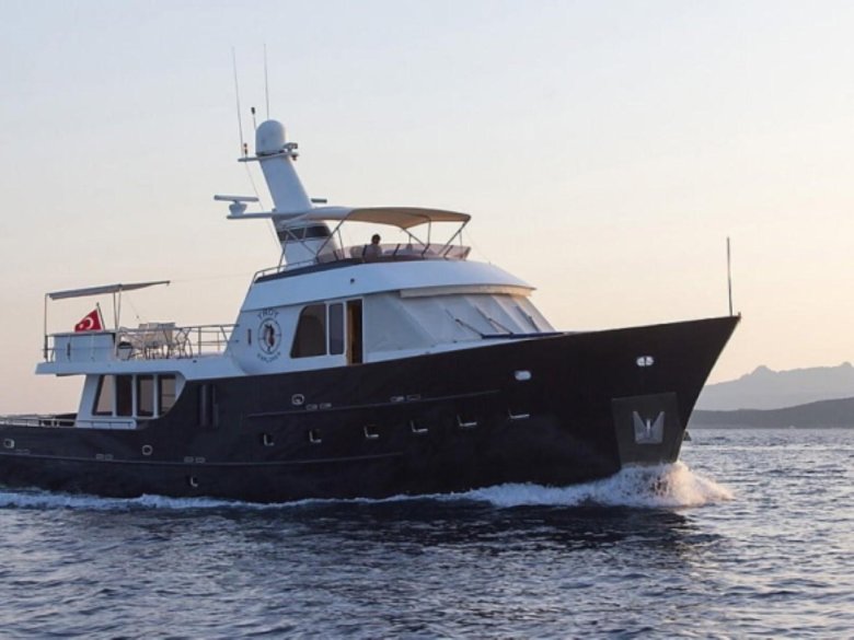 Траулерная яхта эксплорер