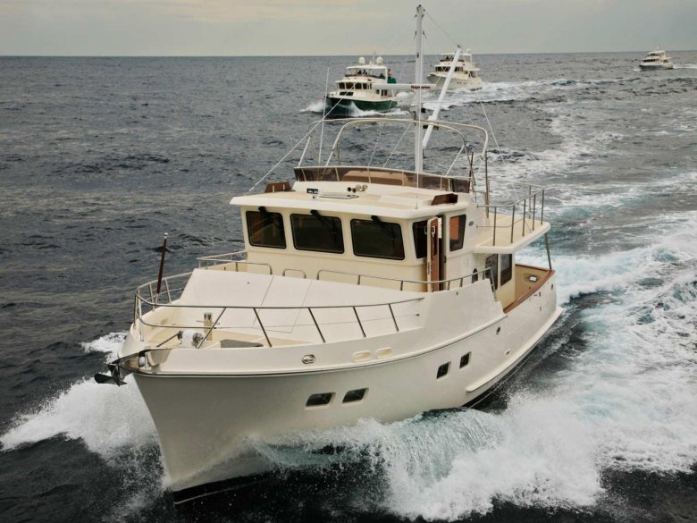 Траулерная яхта selene 45