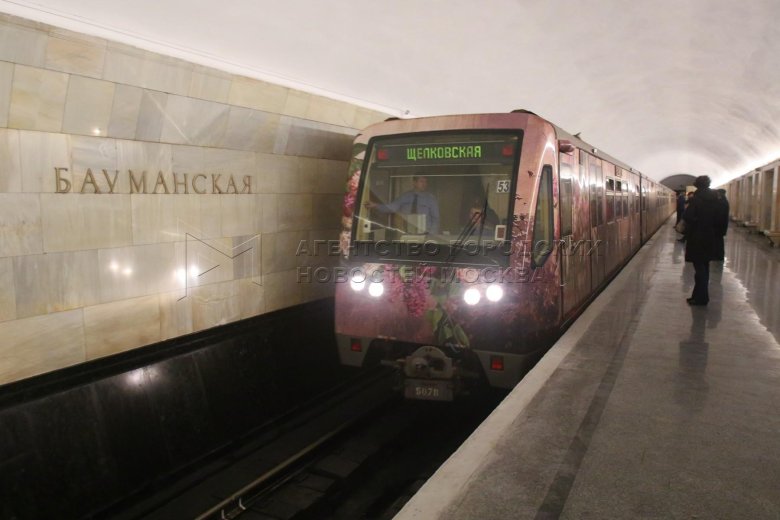 Метро москва поезд