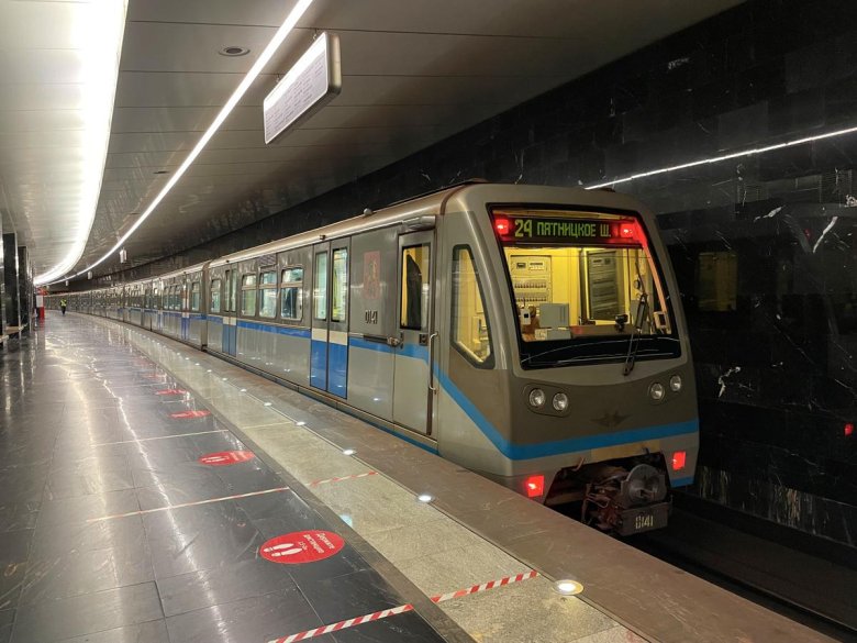 Вагон метро русич