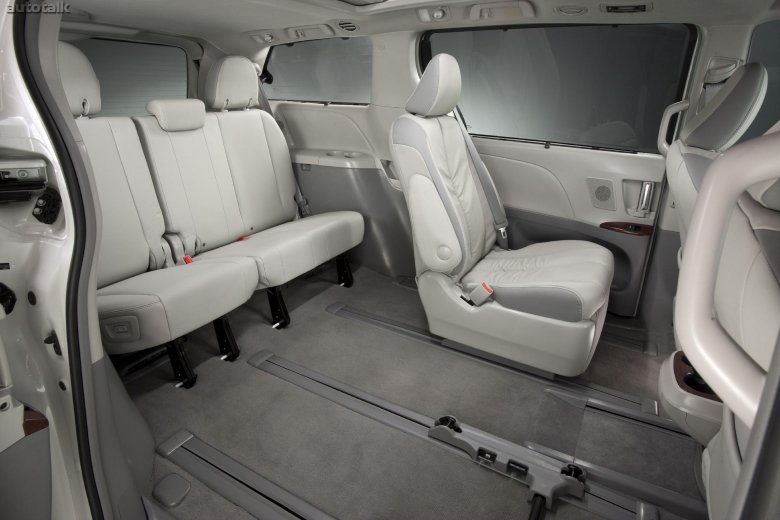 Toyota sienna 2010 interior
