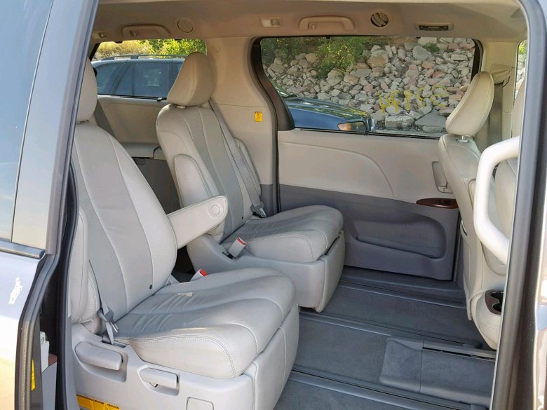 Toyota sienna салон