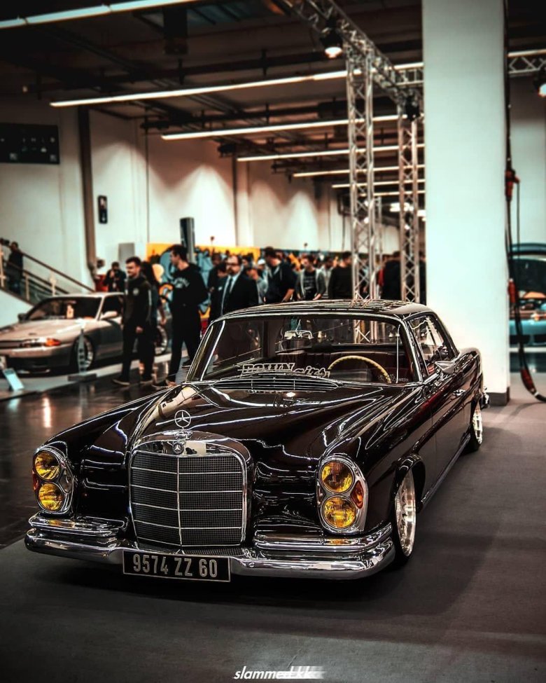 Mercedes benz w114