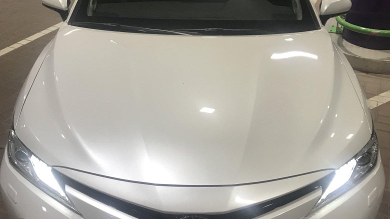 Тойота камри 70 белый перламутр