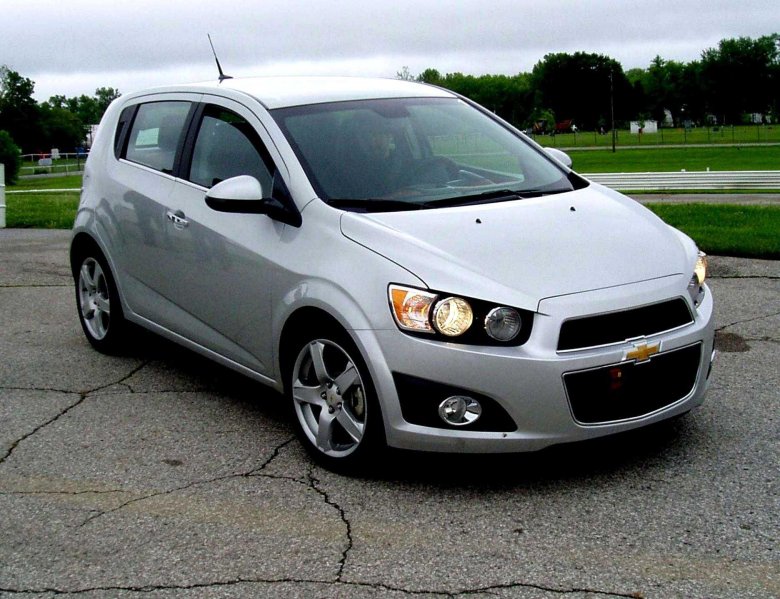 Chevrolet aveo hatchback 2012