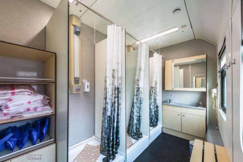 Поезд с душем