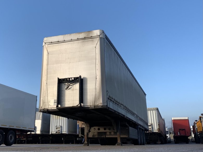 Полуприцеп тентованный