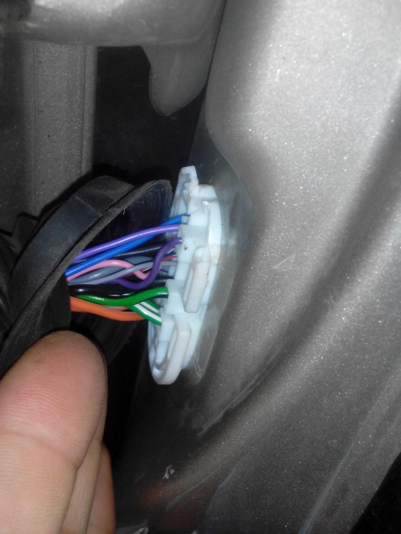 Разъём передней двери ланос