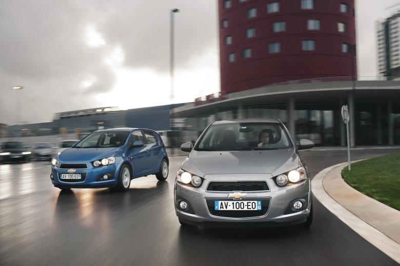 Chevrolet aveo hatchback 2012