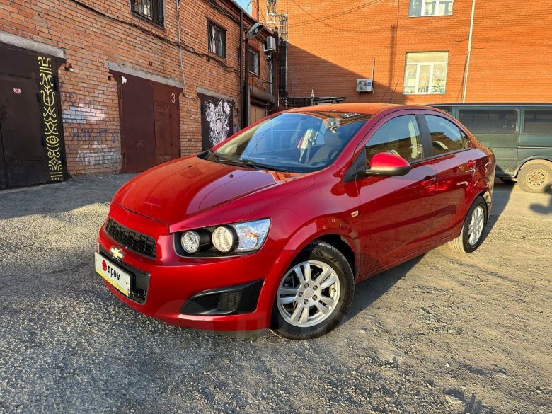 Шевроле авео т300 красная