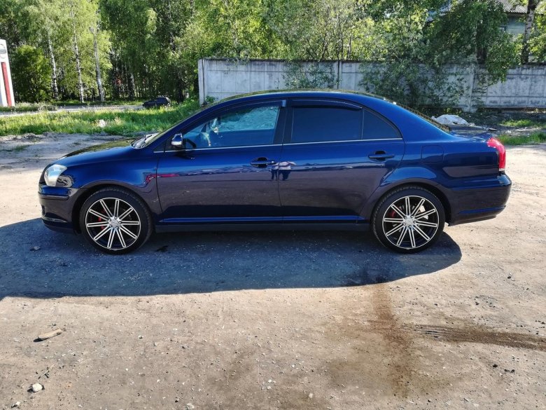 Тойота авенсис синяя