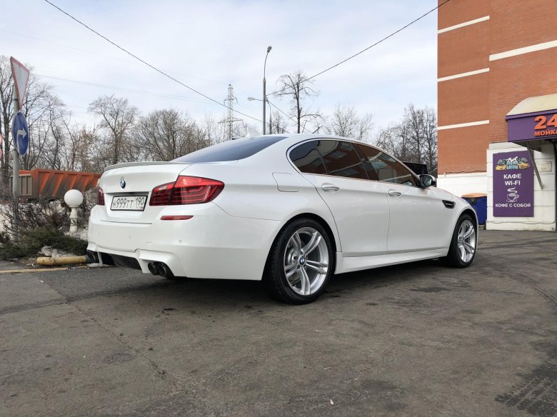 Бмв 5 ф10 белая