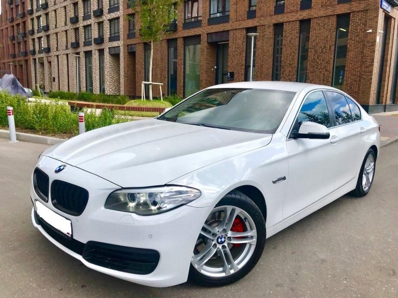 Bmw 5 f10 рестайлинг белый