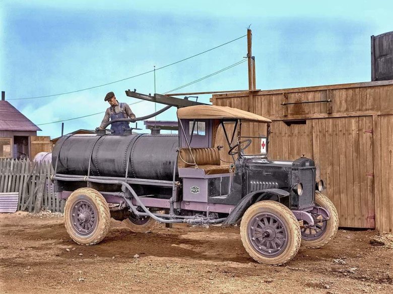 Старые грузовики