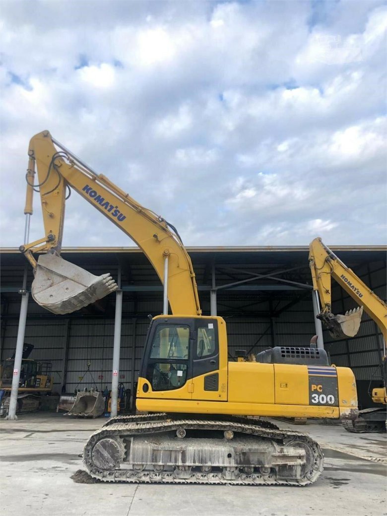 Экскаватор komatsu 300