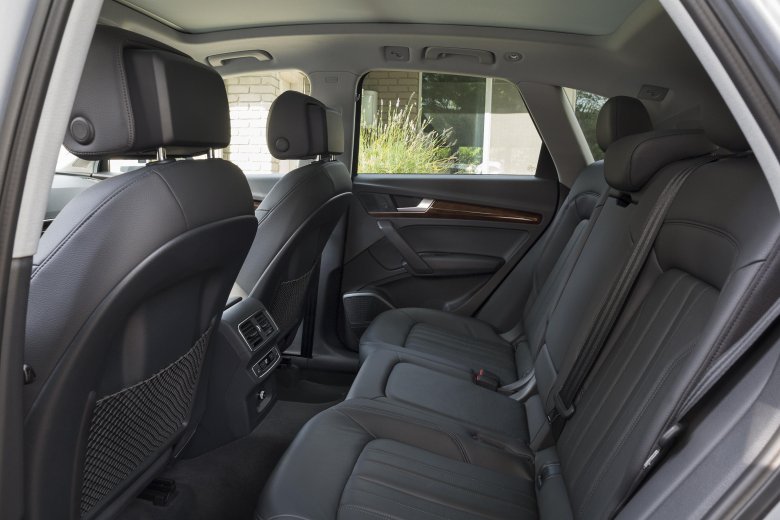Audi q5 салон сзади