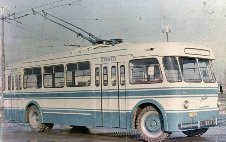 Троллейбус старый