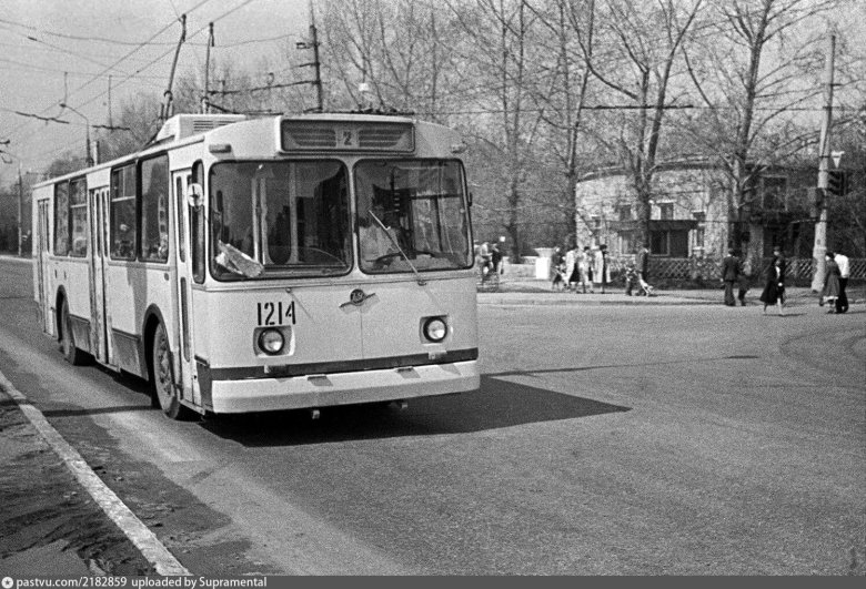 Троллейбус зиу 682