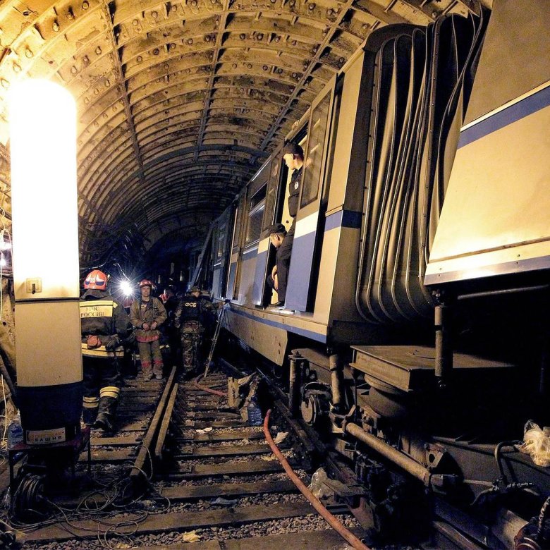 Авария в метро 2014