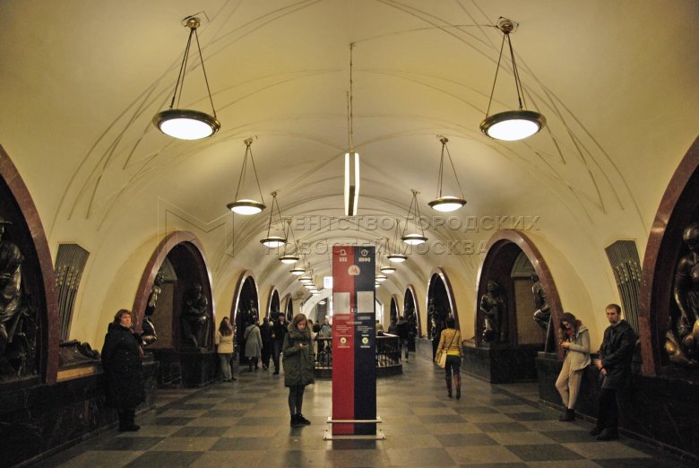 Площадь революции москва метро