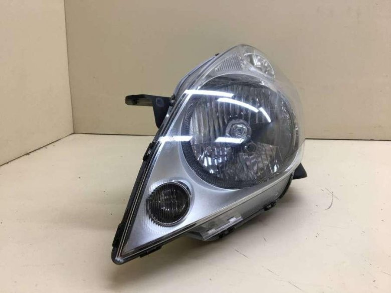 Фара правая toyota auris