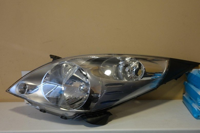 Фара левая toyota auris