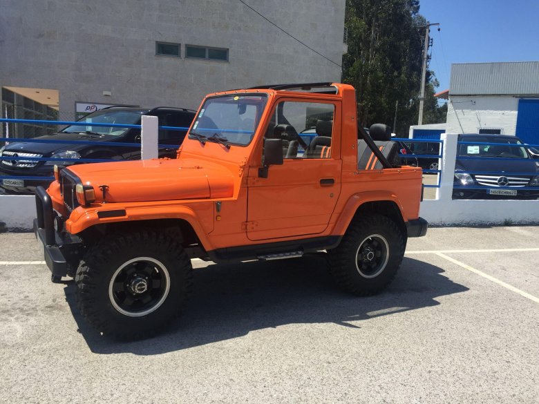 Автомобиль джип