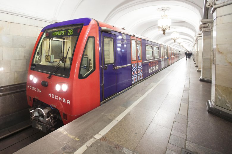 Поезда метро москва