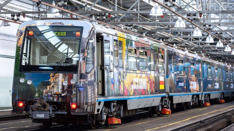 Поезда метро